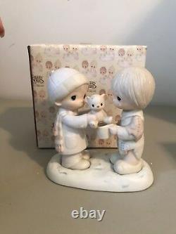 Precious Moment Figurine E0504 Christmastime Is For Sharing Retired 1990