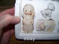 Precious Moment Mini Nativity withRARE TURBAN SHEPHERD BOY FIGURE #E-2395 Vtg 1982