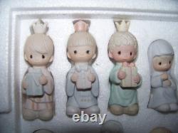 Precious Moment Mini Nativity withRARE TURBAN SHEPHERD BOY FIGURE #E-2395 Vtg 1982