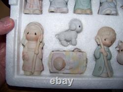 Precious Moment Mini Nativity withRARE TURBAN SHEPHERD BOY FIGURE #E-2395 Vtg 1982