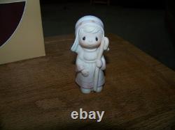 Precious Moment Mini Nativity withRARE TURBAN SHEPHERD BOY FIGURE #E-2395 Vtg 1982