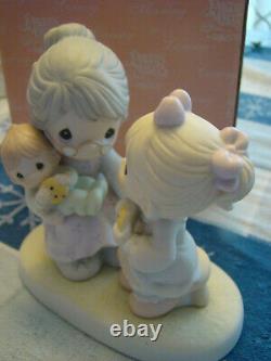 Precious Moments 111752 Everybody's Grandmother 2002 Chapel Exclusive RARE