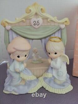 Precious Moments 118259 The World Is A Stage music box. Signed