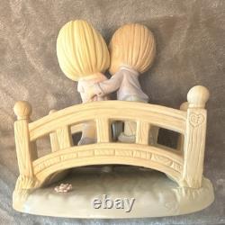 Precious Moments 2008 Our Love is the Bridge to Happiness #2601/5000