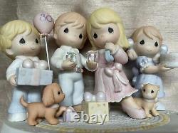 Precious Moments 2008 figurine30 years of Loving, Caring and sharing num A0480