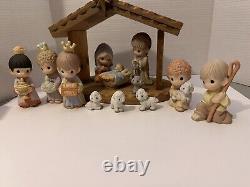 Precious Moments 30th Anniversary Deluxe Collectors Edition Nativity 13 Pieces