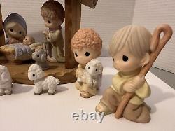 Precious Moments 30th Anniversary Deluxe Collectors Edition Nativity 13 Pieces