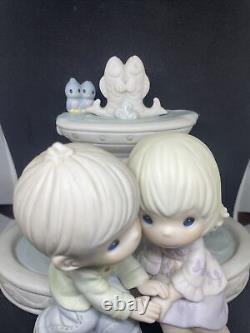 Precious Moments 830017 Love Is The Fountain Of Life 3841/5000 Figurine