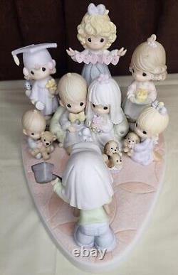 Precious Moments A Portrait of Loving, Sharing, And Caring 2003 Figurine