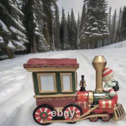 Precious Moments Christmas Train Figurine Santa Claus Back in Town#0002/3000