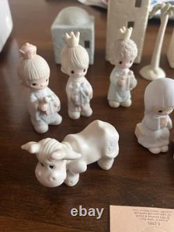 Precious Moments Come Let Us Adore Him Nativity Set & Buildings E2387 E2395