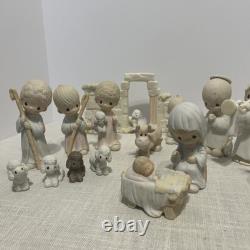 Precious Moments Come Let Us Adore Him Vintage Nativity 16pcSet Jonathan & David