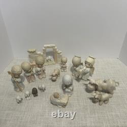 Precious Moments Come Let Us Adore Him Vintage Nativity 16pcSet Jonathan & David