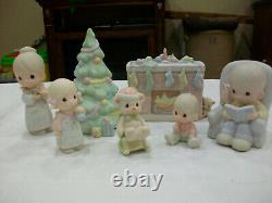 Precious Moments Complete Christmas Scene. 1985. 7 figurines, musical tree. Rare