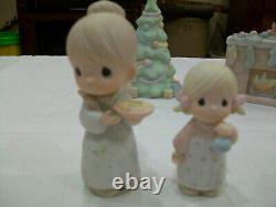 Precious Moments Complete Christmas Scene. 1985. 7 figurines, musical tree. Rare