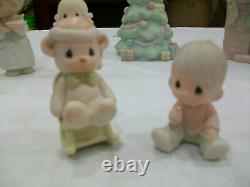 Precious Moments Complete Christmas Scene. 1985. 7 figurines, musical tree. Rare