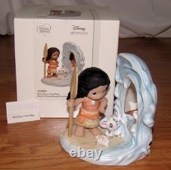 Precious Moments, Disney Showcase SEA YOUR OWN WAY (252013) Moana, Pua