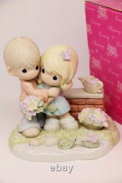 Precious Moments EMBRACED IN YOUR LOVE 630041 Couple Love / Limited Edition