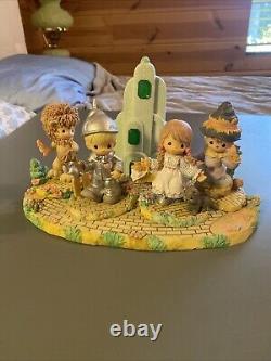 Precious Moments Enesco Wizard Of Oz, Emerald City Skyline Base, 4 Figurines