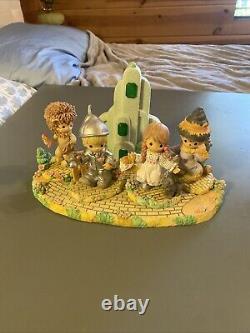 Precious Moments Enesco Wizard Of Oz, Emerald City Skyline Base, 4 Figurines