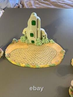Precious Moments Enesco Wizard Of Oz, Emerald City Skyline Base, 4 Figurines