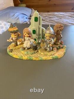 Precious Moments Enesco Wizard Of Oz, Emerald City Skyline Base, 4 Figurines
