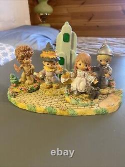 Precious Moments Enesco Wizard Of Oz, Emerald City Skyline Base, 4 Figurines