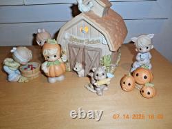 Precious Moments-Fall Festival-Lighted Barn-7 Total pieces-withbox-732494-Mint