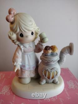 Precious Moments Figurine 191353 Warm hands, hearts, wishes Limited 2001