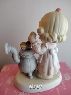 Precious Moments Figurine 191353 Warm hands, hearts, wishes Limited 2001