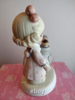 Precious Moments Figurine 191353 Warm hands, hearts, wishes Limited 2001