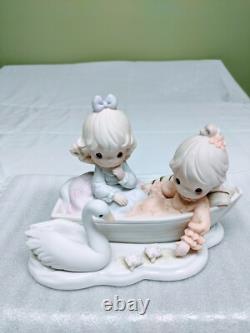 Precious Moments Figurine/Glass Case 456349-Sharing Our Time Is So Precious-COA