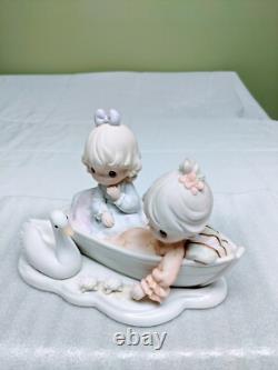 Precious Moments Figurine/Glass Case 456349-Sharing Our Time Is So Precious-COA