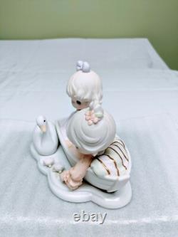 Precious Moments Figurine/Glass Case 456349-Sharing Our Time Is So Precious-COA