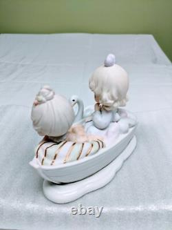 Precious Moments Figurine/Glass Case 456349-Sharing Our Time Is So Precious-COA