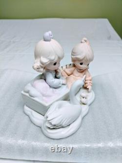 Precious Moments Figurine/Glass Case 456349-Sharing Our Time Is So Precious-COA