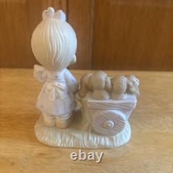 Precious Moments GOD LOVETH A CHEERFUL GIVER E-1378 Original 21 Figurine No Symb