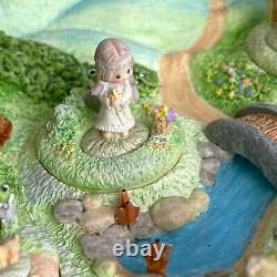 Precious Moments Goebel Fields of Friendship Diorama w Figurines 1st Ed 768-D