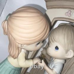 Precious Moments Hands Build A House, Hearts Build A Home Porcelain 2008