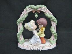 Precious Moments LE 2007 Knowing You're In Love Disney Figurine LE 810040 Mint