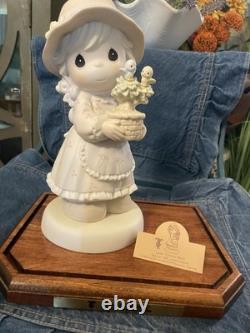 Precious Moments Love Grows Here 9 inch Figurine 1998 Limited Ed. With case