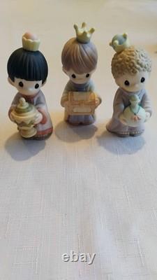Precious Moments Mini Nativity 11-Piece Porcelain Figurine Set with Stable