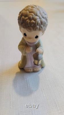 Precious Moments Mini Nativity 11-Piece Porcelain Figurine Set with Stable