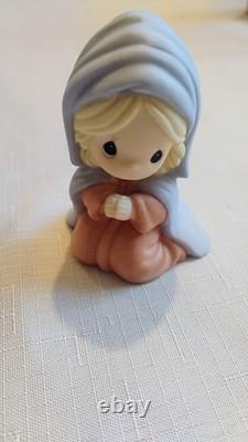 Precious Moments Mini Nativity 11-Piece Porcelain Figurine Set with Stable