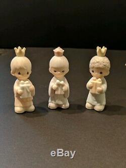 Precious Moments Nativity 11 Pc set excellent condition