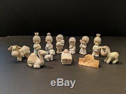 Precious Moments Nativity 11 Pc set excellent condition