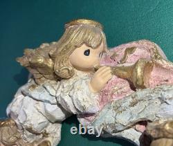 Precious Moments Rare Trio of Angels Wreath with Holiday Pink Bow Tie Enesco 11