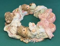 Precious Moments Rare Trio of Angels Wreath with Holiday Pink Bow Tie Enesco 11