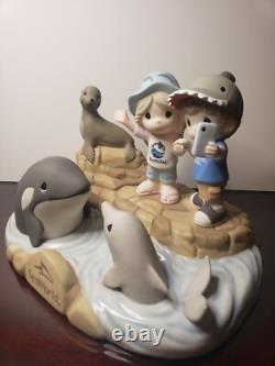 Precious Moments SeaWorld SIGNED Sea A World Of Wonder Figurine #239501