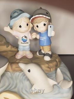 Precious Moments SeaWorld SIGNED Sea A World Of Wonder Figurine #239501